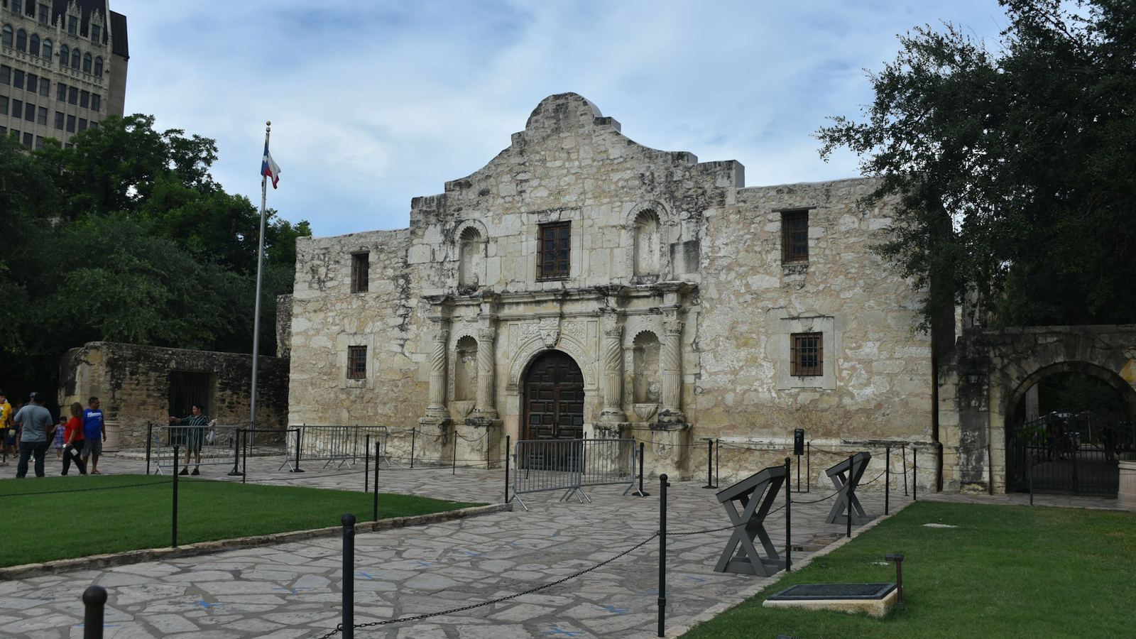 The Alamo chapel facade under a bright San Antonio sky