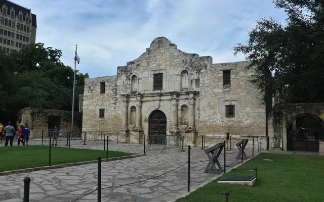The Alamo chapel facade under a bright San Antonio sky